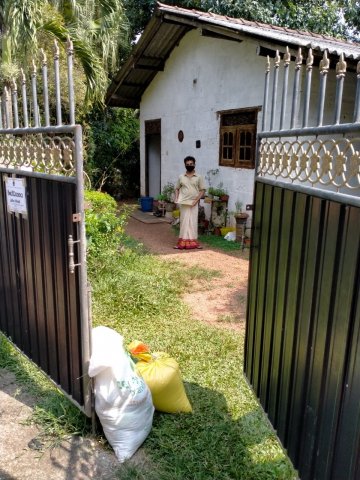 Dry ration packs distribution for the quarantined families ( නිරෝධායන පවුල් සදහා වියළි සලාක බෙදා දීම)