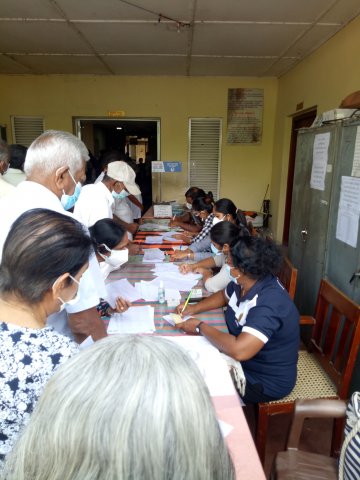 Giving Covid-19 Vaccine( කොවිඩ් 19 මර්දන එන්නත ලබා දීම)